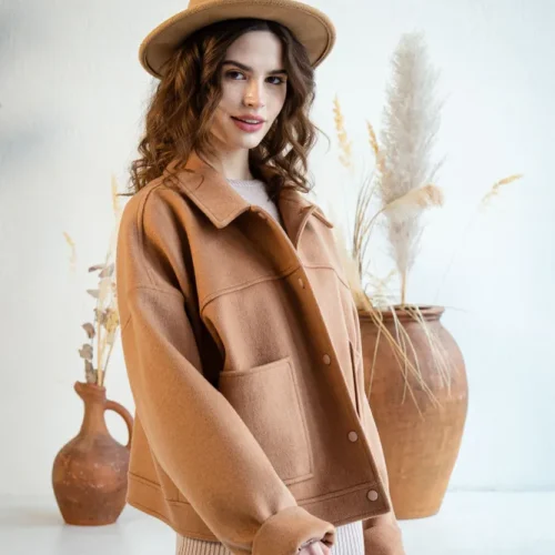 Nienta-stijl camelbruin kort wollen jasje voor dames
