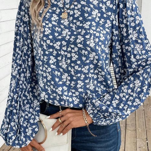 Blauwe blouse met bloemenprint en pofmouwen