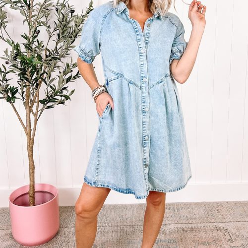 Sukienka dżinsowa Beau Blue Mineral Wash z krótkim rękawem i falbanką, zapinana na guziki