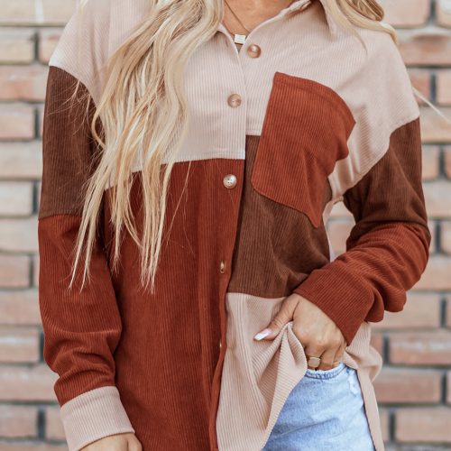 Rosérode corduroy shacket met kleurblokken en gebogen zoom, inclusief zakje.
