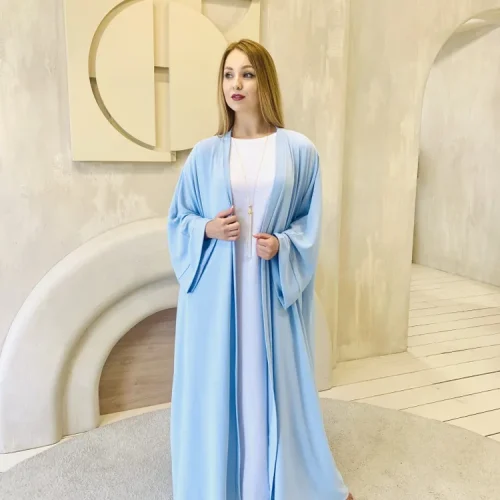 Abito da sera musulmano con cardigan blu e mango