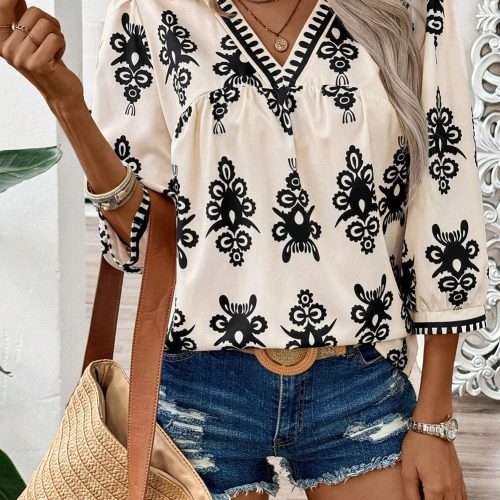 Béžová halenka s 3/4 rukávy a výstřihem do V, boho vintage geometrickým potiskem
