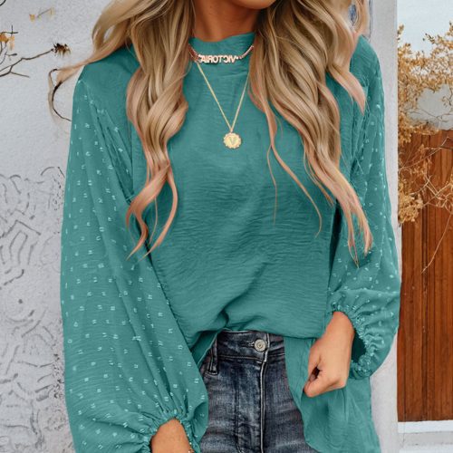 Skobeloff blouse met Zwitserse stippen en ballonmouwen, losvallend model