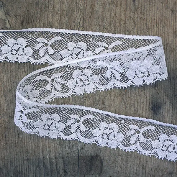 21237 white lace 600