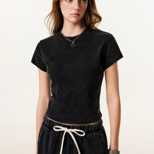 Camiseta cropped feminina vintage lavada – Ribana de algodão com elastano