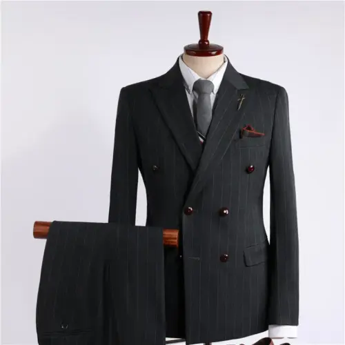Completo da uomo doppiopetto gessato – Completo elasticizzato con revers a lancia e vestibilità slim