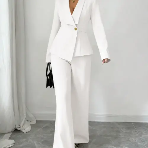 Completo pantalone bianco da donna composto da 2 pezzi: blazer con cintura e pantaloni a gamba larga