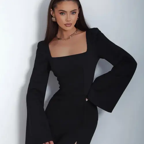 Rochie mini neagră elegantă cu decolteu pătrat și mâneci clopot – Rochie de damă slim fit