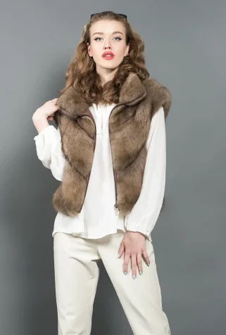 short_russian_sable_gilet_05_873dad44-3de1-40c3-994a-3f6971f9cb41